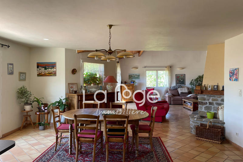 Maison - 224 m² - 7 pièces