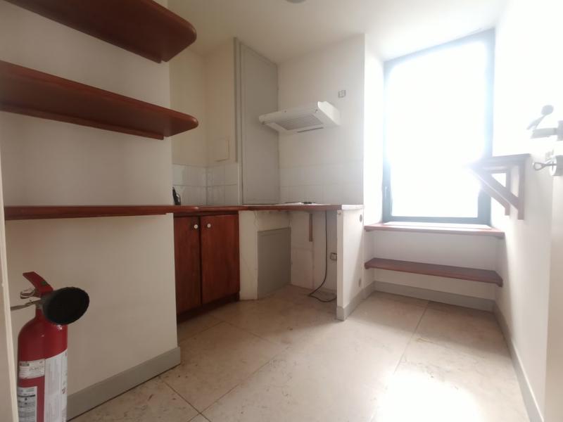 Local commercial - 4 pièces