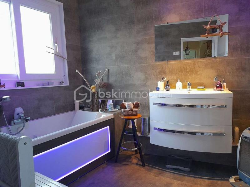 Propriété - 185 m² - 8 pièces