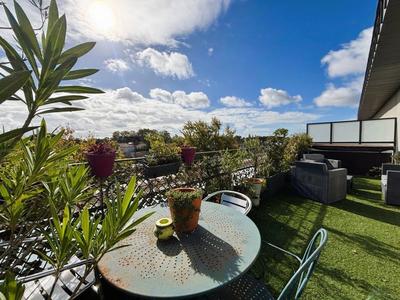 Penthouse - 90 m² - 4 pièces