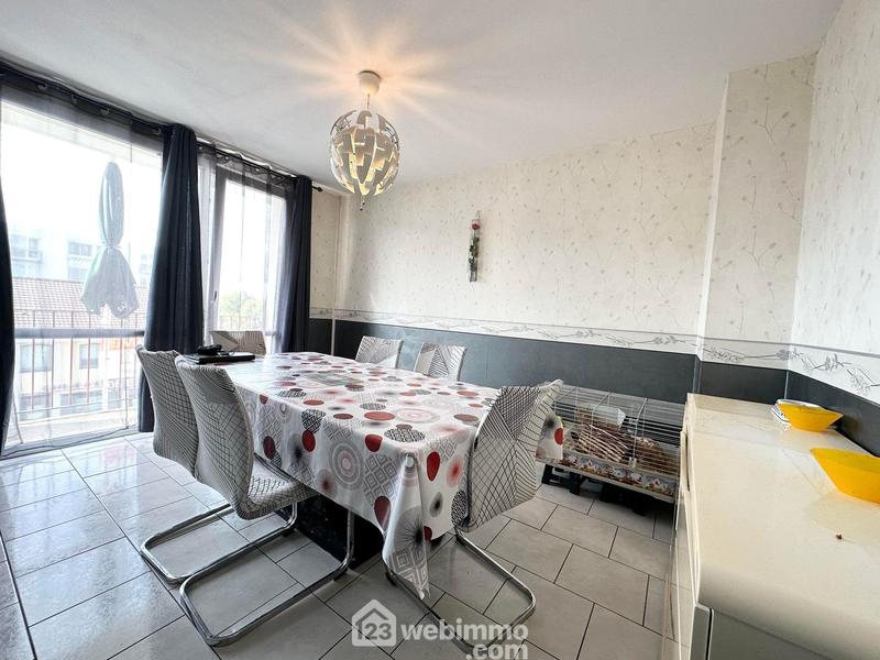 Appartement - 85 m² - 5 pièces