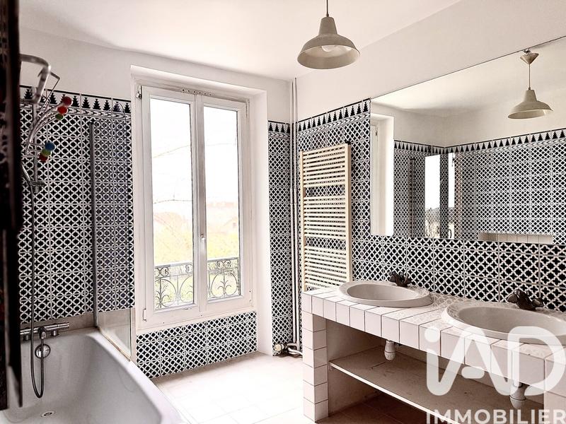 Maison - 317 m² - 9 pièces