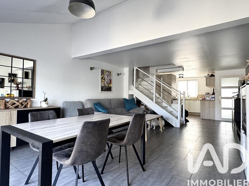 Maison - 96 m² - 4 pièces
