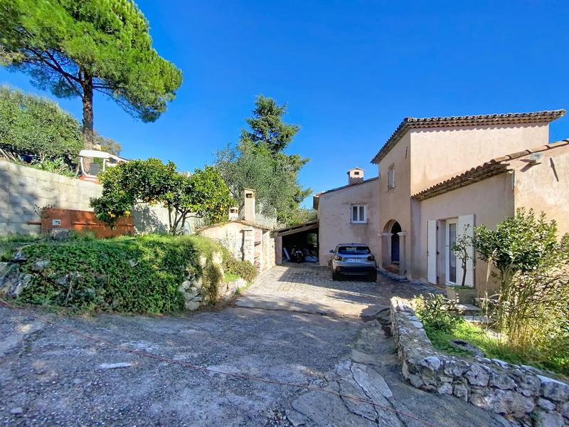 Maison - 214 m² - 6 pièces