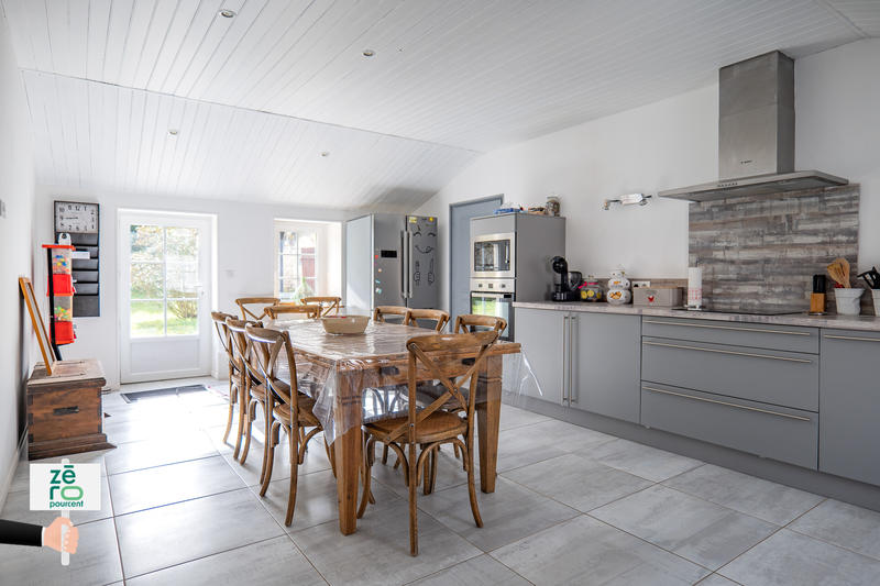 Maison - 218 m² - 6 pièces