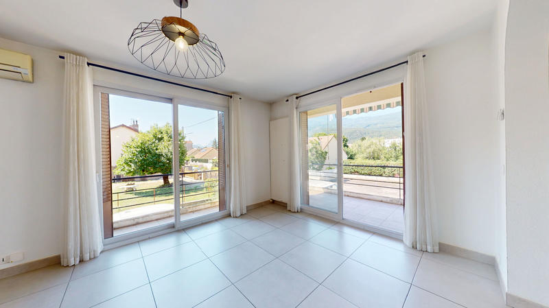 Appartement - 90 m² - 4 pièces