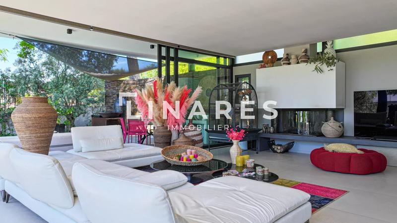 Maison - 350 m² - 4 pièces