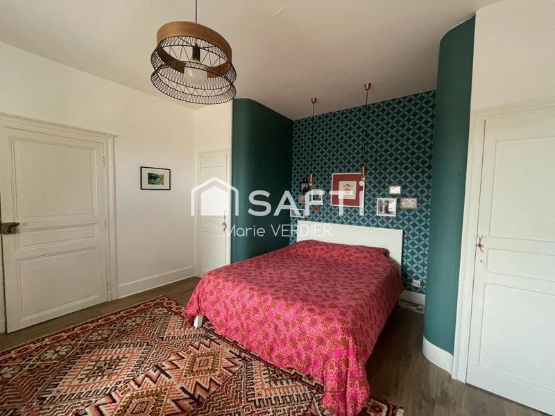 Maison - 270 m² - 8 pièces