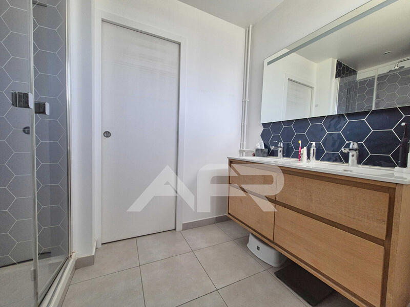 Appartement - 110 m² - 5 pièces