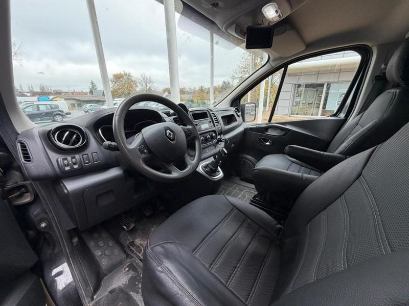 Renault Trafic III Van 2.0 Dci 200 Ch 6 places Tva Recuperable Garantie Mois / Reprise Possible