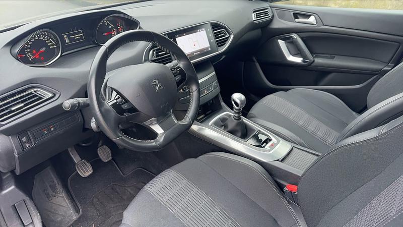 Peugeot 308 II 1.2 PureTech 110 Allure - Entretien constructeur