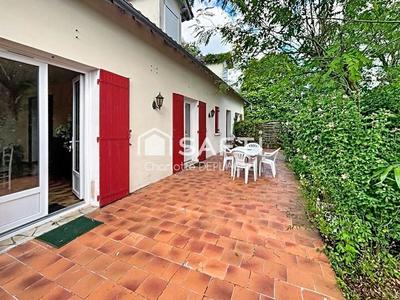 Maison - 230 m² - 8 pièces