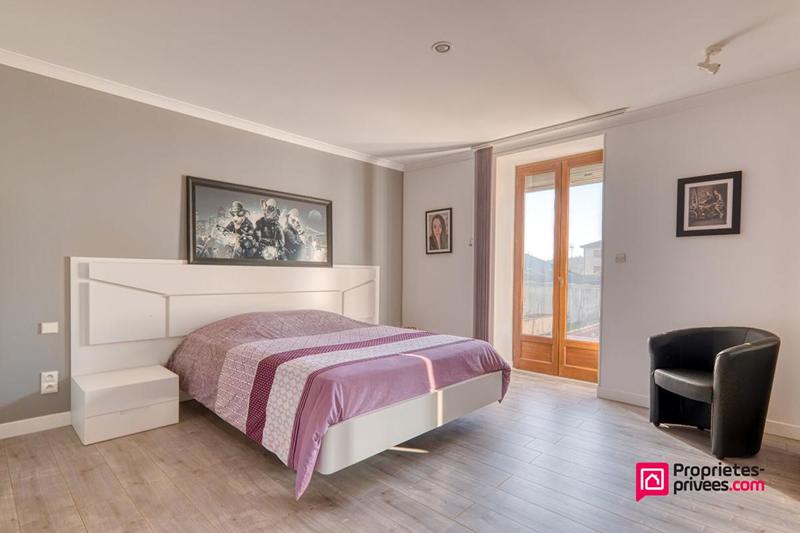 Maison - 274 m² - 8 pièces