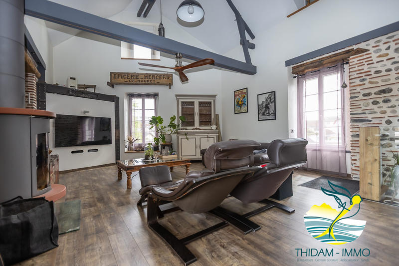 Loft - 142 m² - 5 pièces