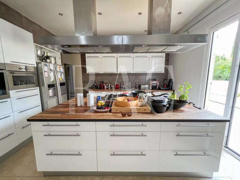 Villa - 310 m² - 8 pièces