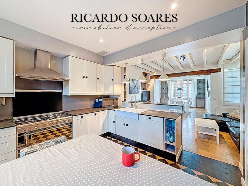 Maison - 207 m² - 9 pièces