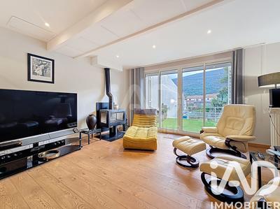 Maison - 250 m² - 8 pièces