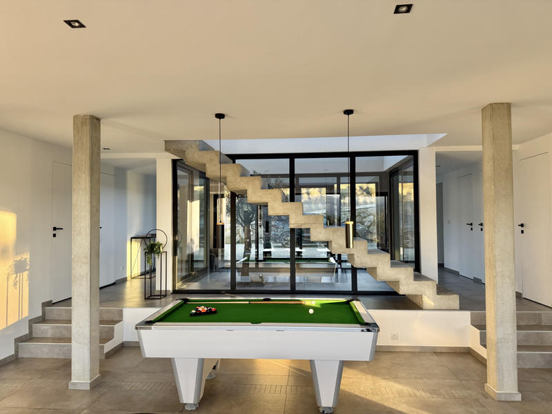 Villa - 300 m² - 9 pièces