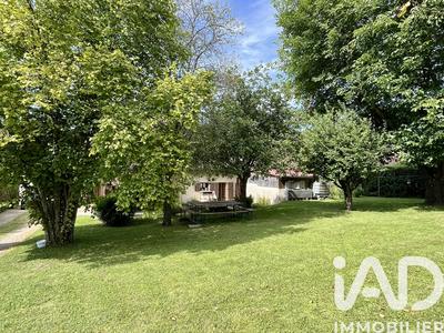 Maison - 221 m² - 7 pièces