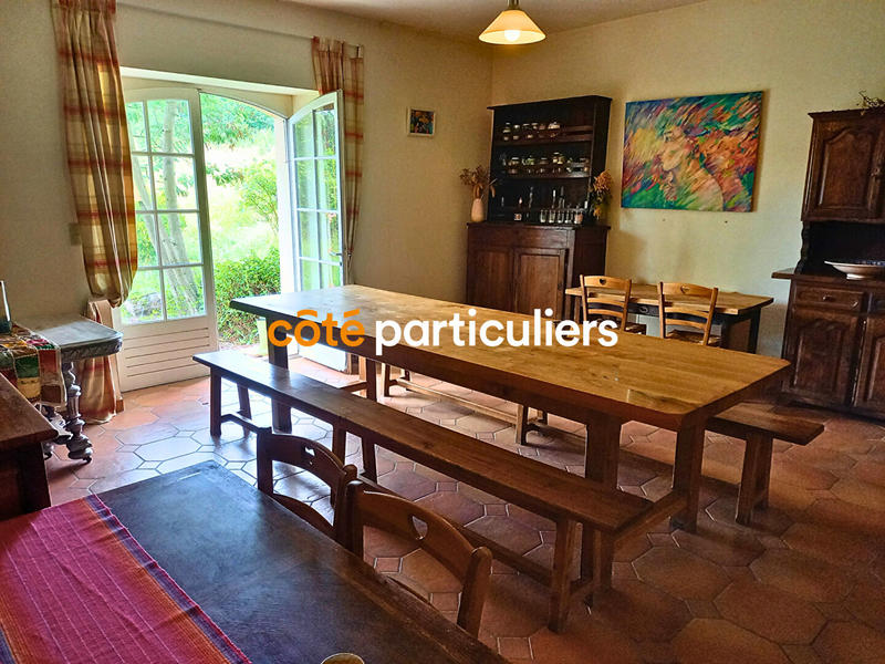 Maison - 384 m² - 8 pièces