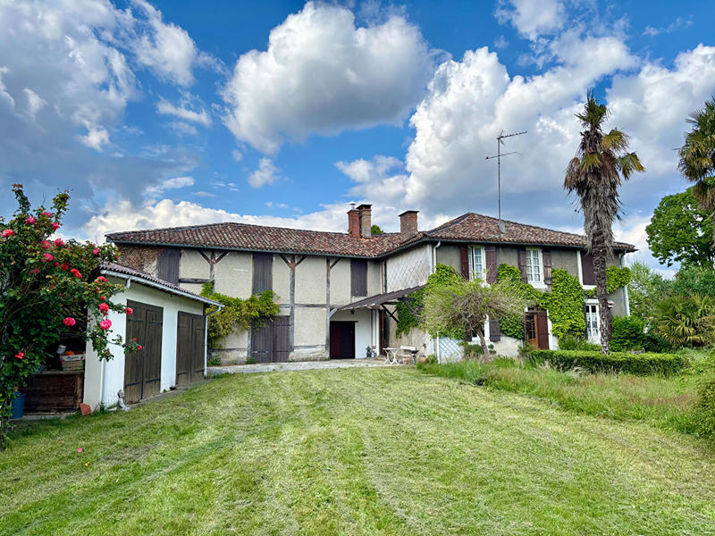 Maison - 246 m² - 9 pièces