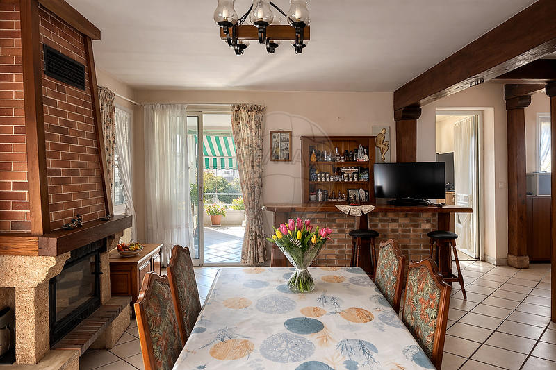 Maison - 185 m² - 10 pièces