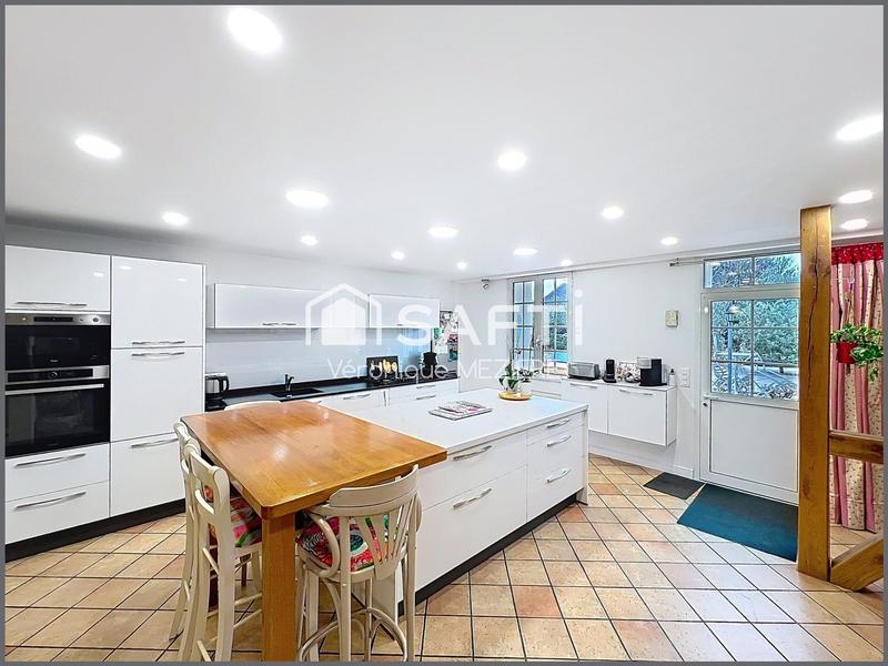 Maison - 258 m² - 9 pièces