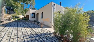 Propriété - 147 m² - 6 pièces