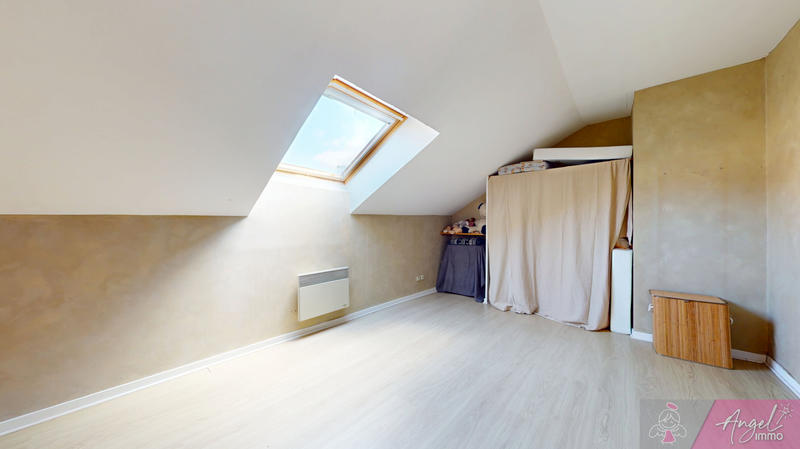 Maison - 242 m² - 9 pièces