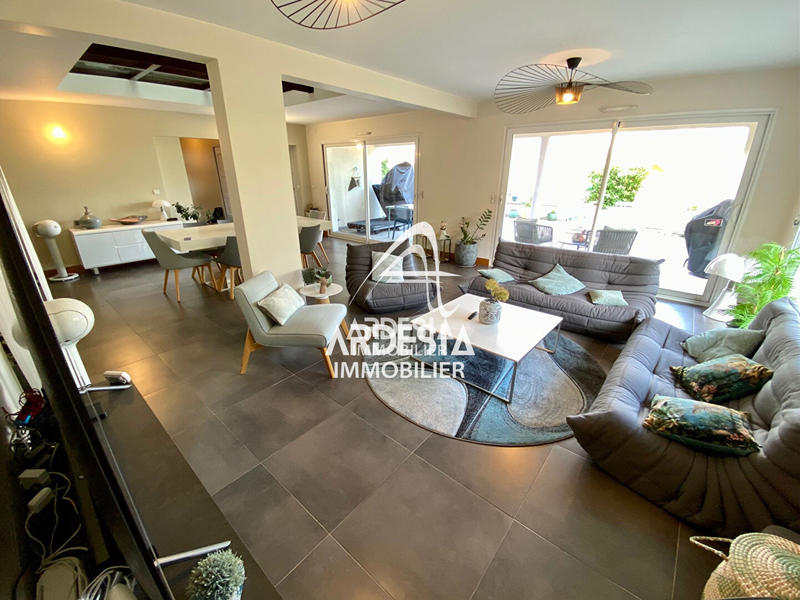 Maison - 189 m² - 6 pièces