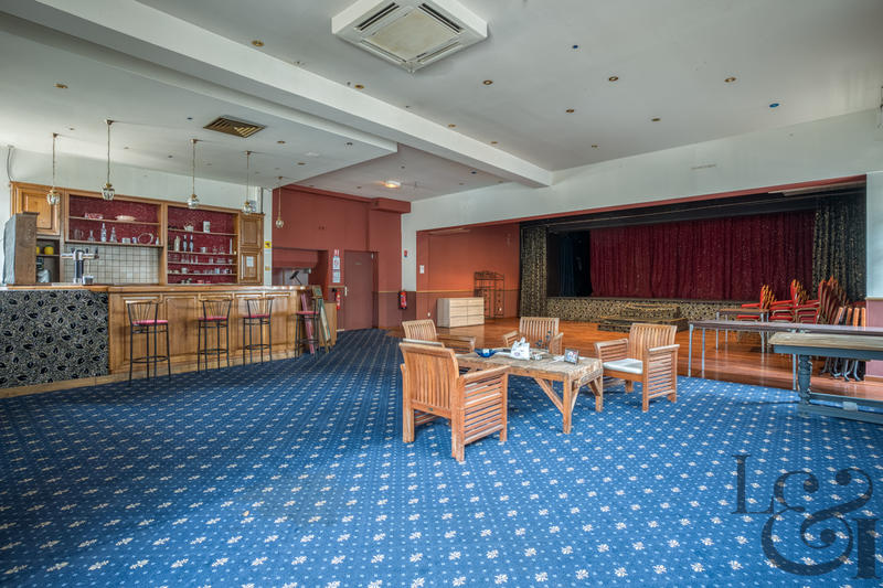 Maison - 597 m² - 12 pièces