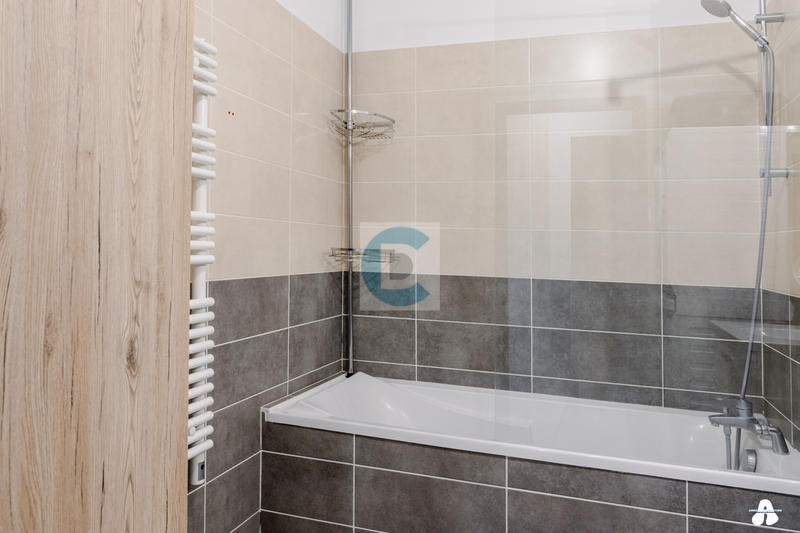 Appartement - 100 m² - 5 pièces