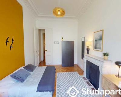 Chambre - 250 m² - 1 pièce