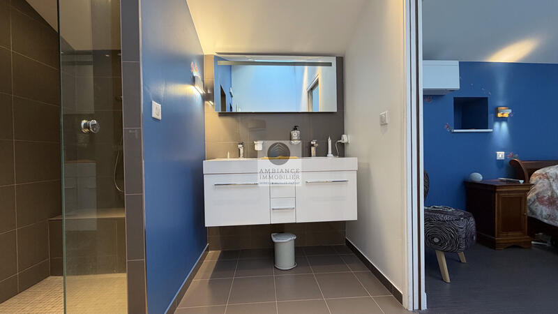 Maison - 185 m² - 9 pièces