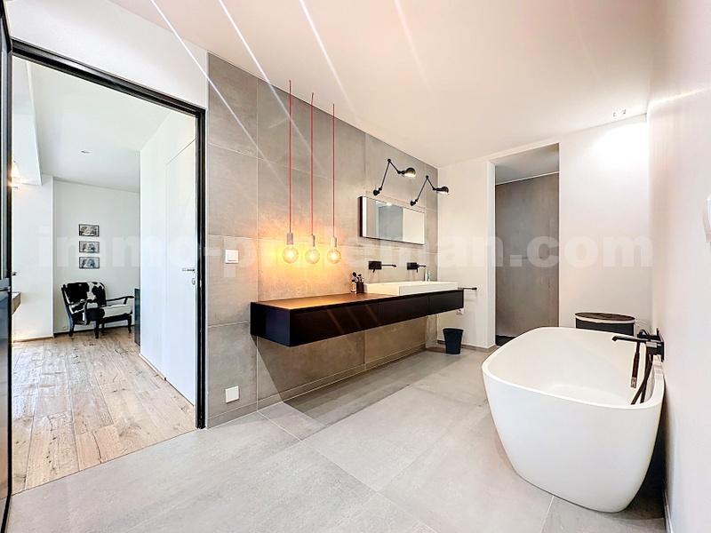 Maison - 486 m² - 8 pièces