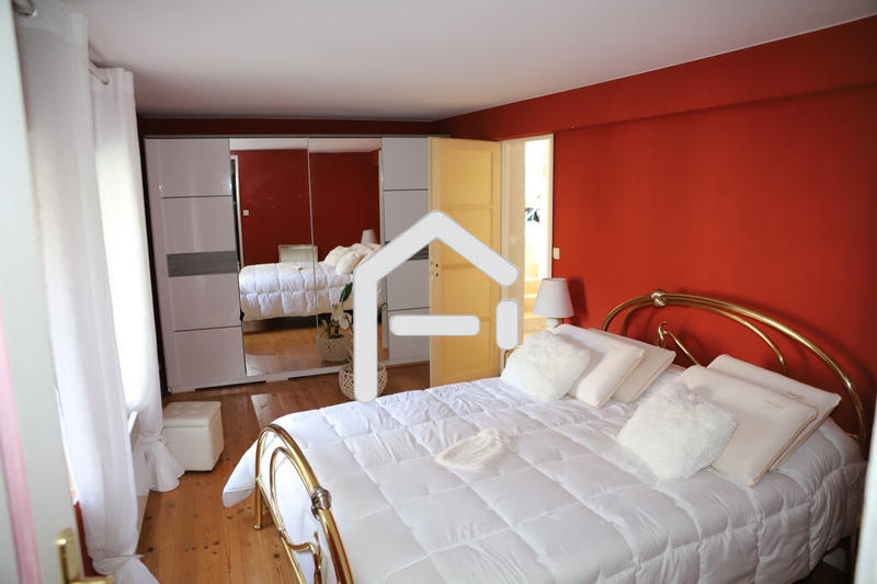 Demeure - 295 m² - 9 pièces