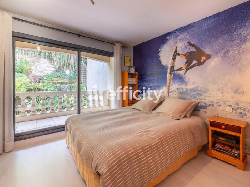 Pavillon - 327 m² - 6 pièces