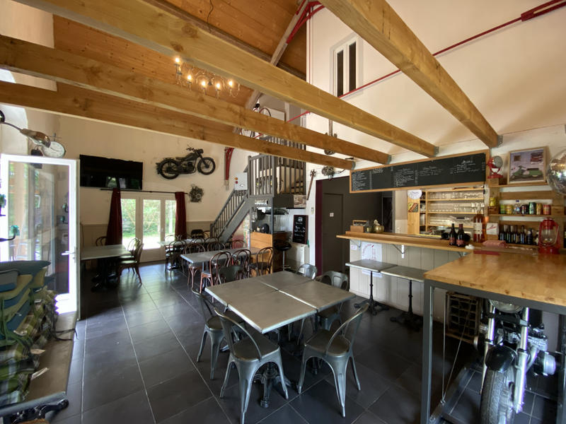 Maison - 370 m² - 12 pièces