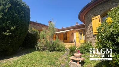 Maison - 210 m² - 8 pièces