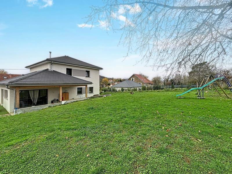 Maison - 157 m² - 8 pièces