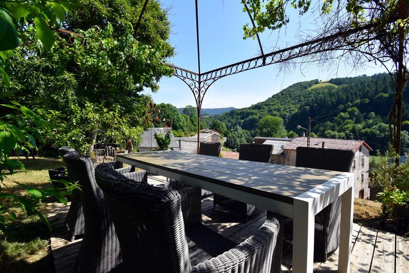 Maison - 328 m² - 12 pièces