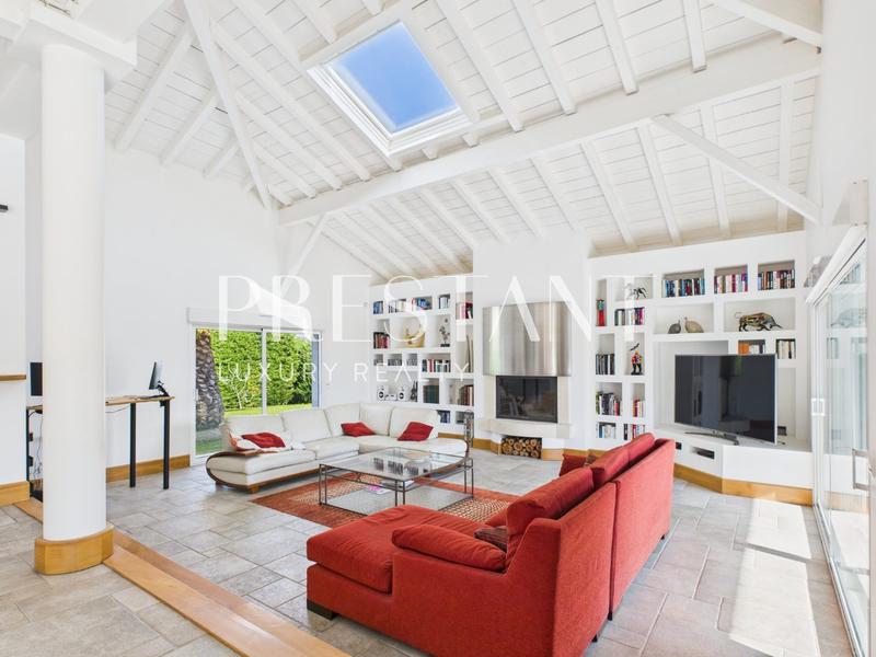 Maison - 294 m² - 9 pièces