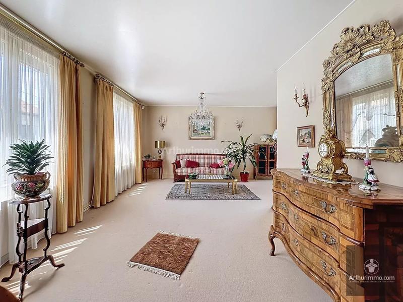 Maison - 280 m² - 7 pièces