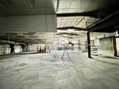 Local d'activités - 1 850 m²