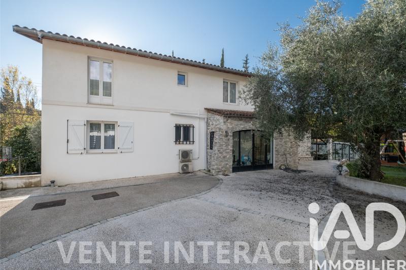 Maison - 224 m² - 9 pièces