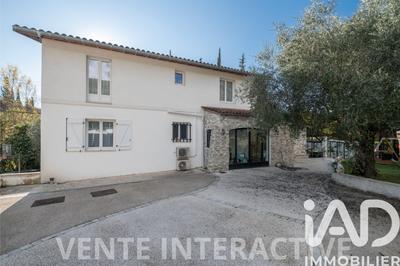 Maison - 224 m² - 9 pièces