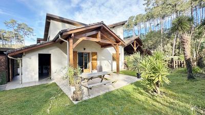 Villa - 222 m² - 10 pièces