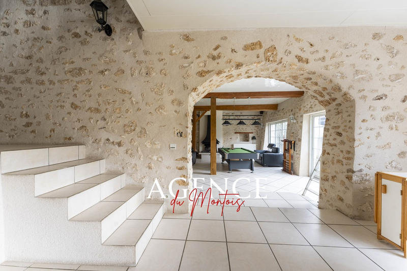 Maison - 251 m² - 5 pièces