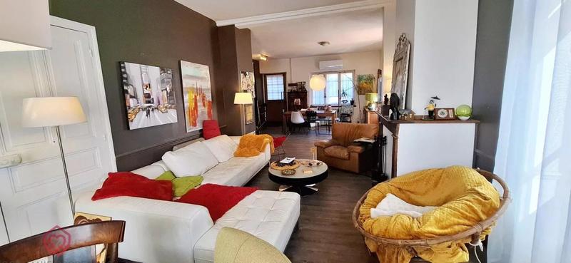 Maison - 252 m² - 11 pièces