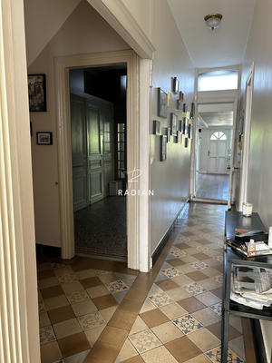 Maison - 290 m² - 8 pièces